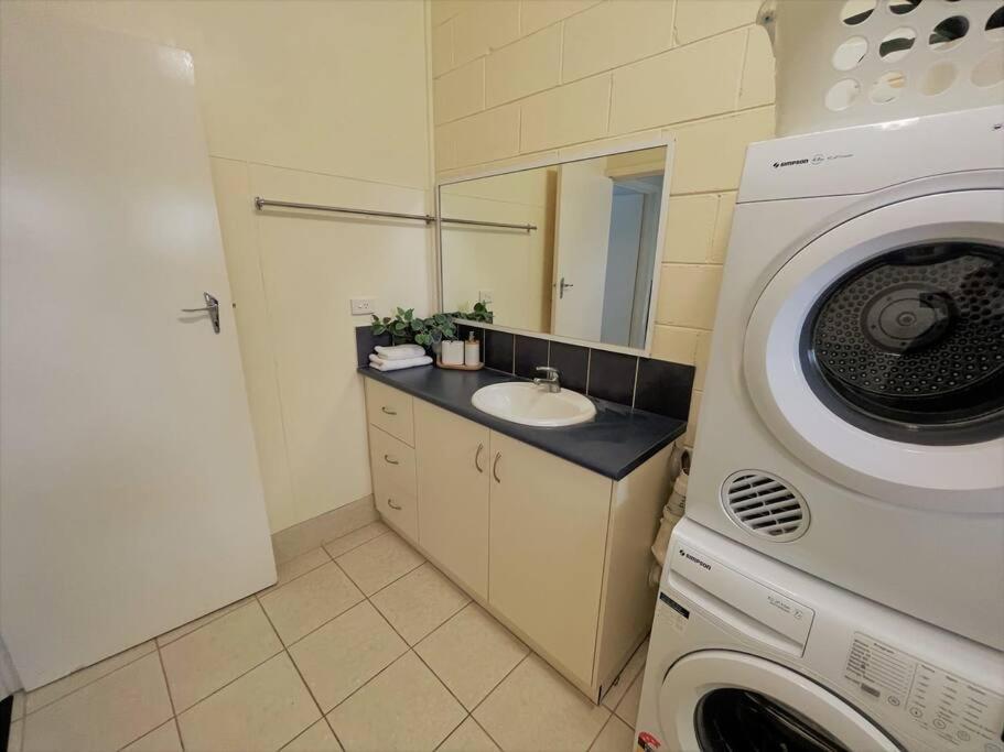 Three Palms Apartments Unit 2 Есперанс Екстериор снимка